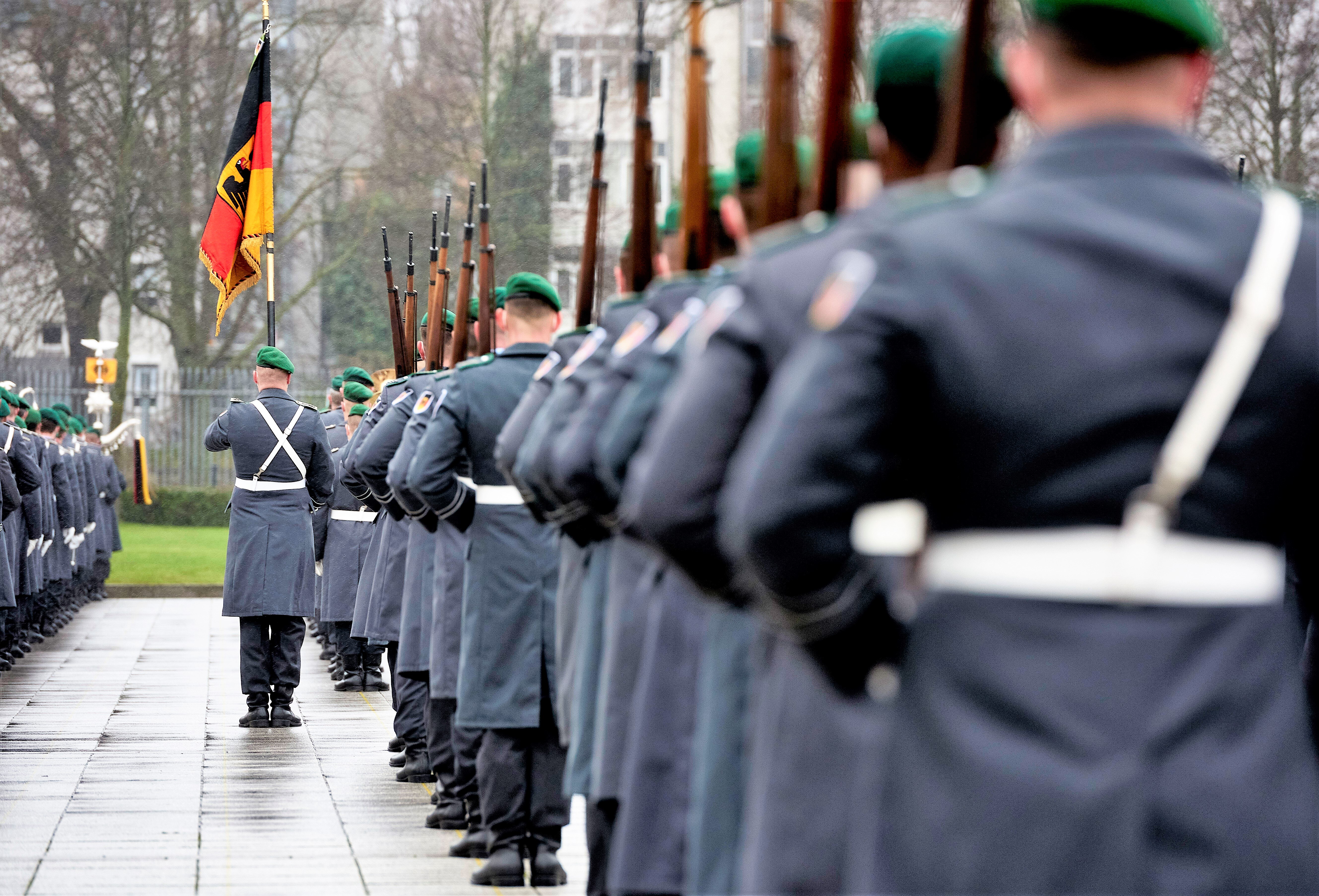 Bundeswehr erhöht die Zahl seiner Truppen in Bereitschaft, Sorgen nach Panzerlieferung wachsen!