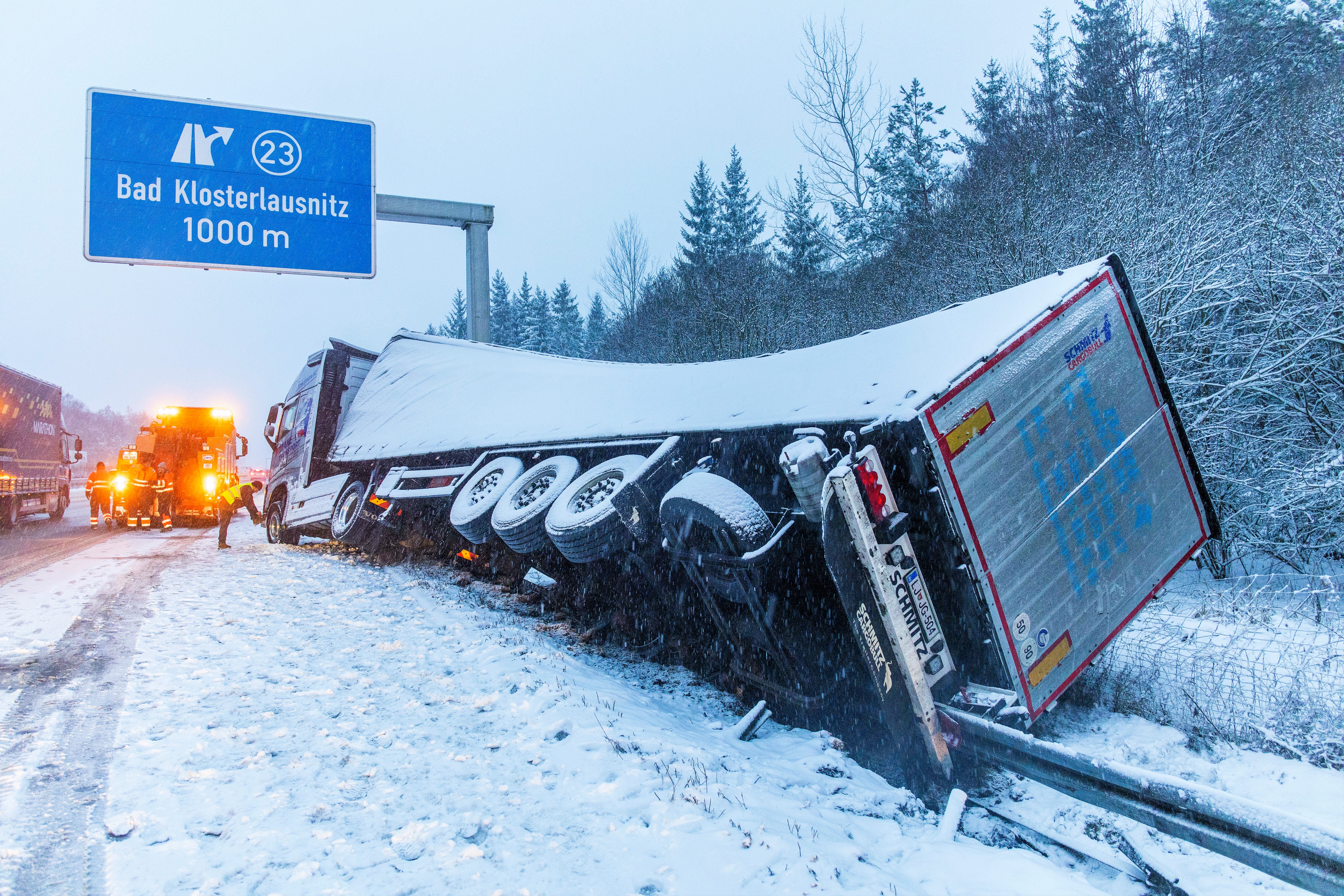 Schneechaos auf Deutschlands Straßen! Heftige Schneefällen - 15 Zentimeter Neuschnee!