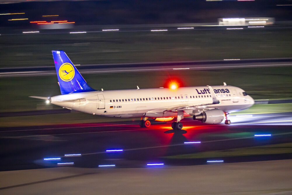 Lufthansa-Maschine muss wegen schwerer Turbulenzen notlanden - Mehrere Menschen an Bord verletzt!
