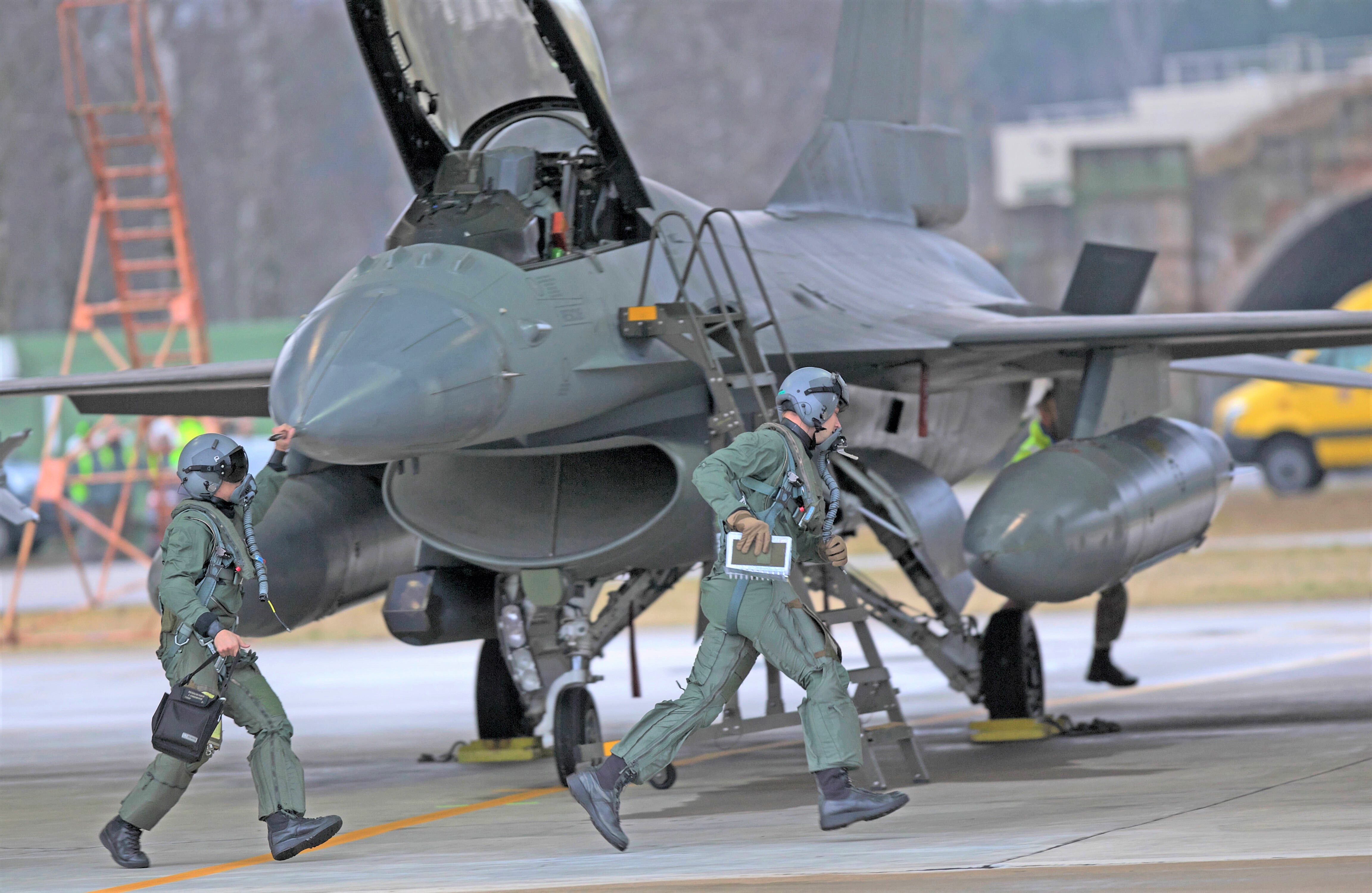 Deutsche Kampfjets direkt an der russischen Grenze im Einsatz! NATO soll Estland vor Putin schützen!