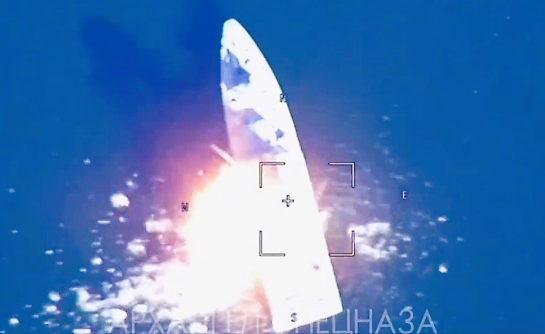 Russland versenkt letztes ukrainisches Kriegsschiff mit Präzisionsschlag - Moskau feiert!