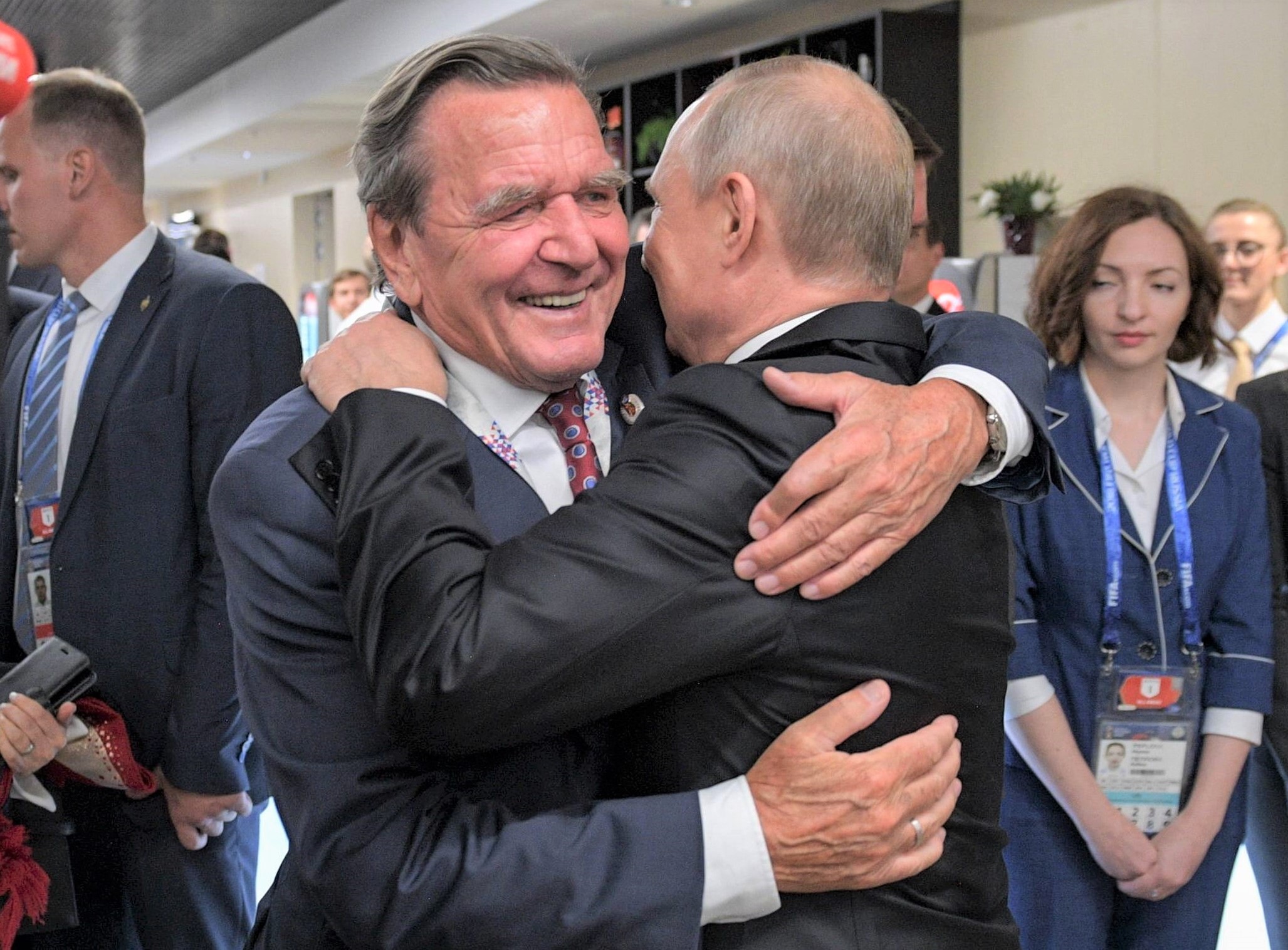 Putin lobt Gerhard Schröder und fordert "mehr Respekt" - Vergiftete Freundschaft zum Russen-Despot hält!