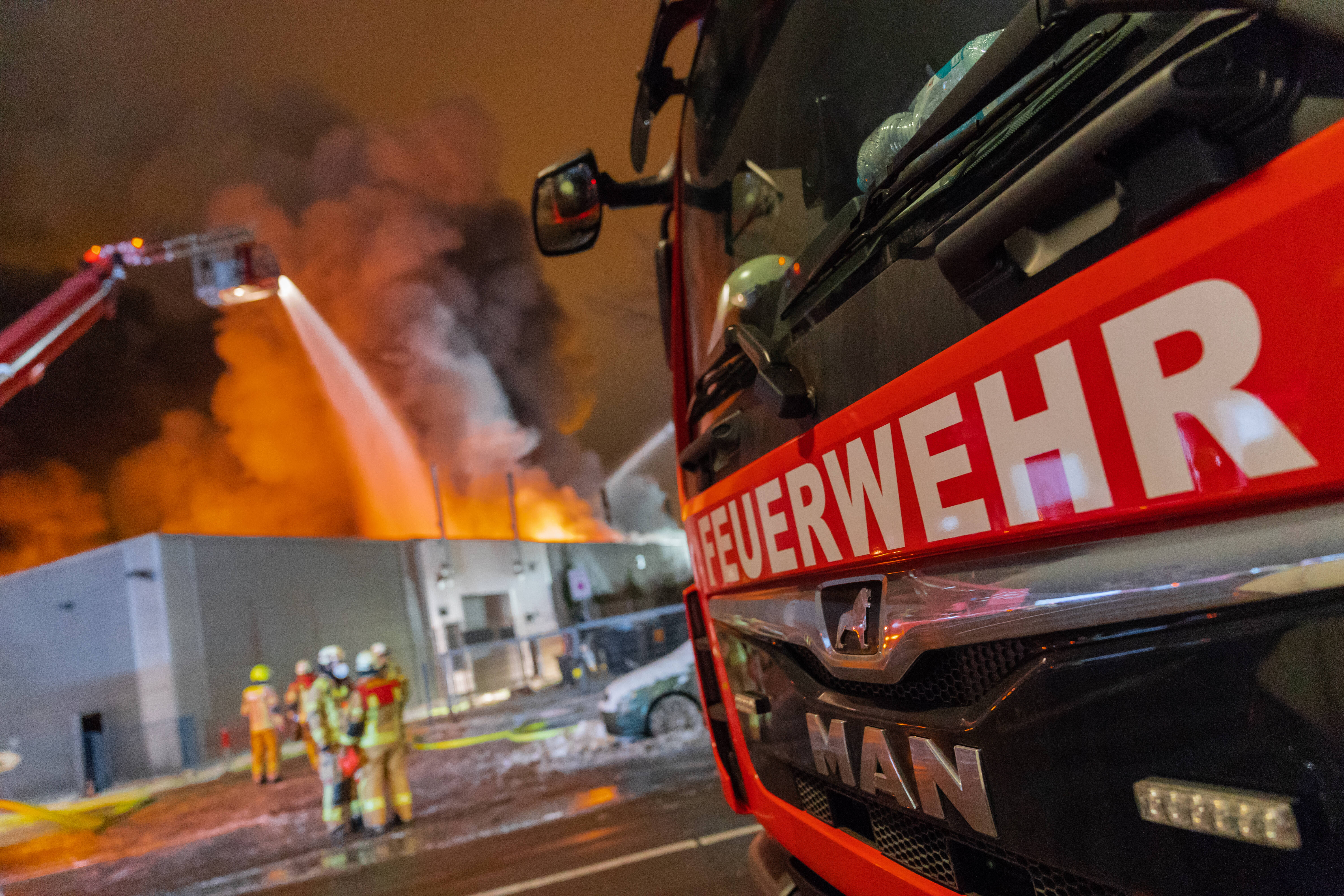 Wohnhaus in Bayern explodiert! Heftige Gasexplosion - Einsatzkräfte finden schwer verletzte Person in zerstörtem Haus