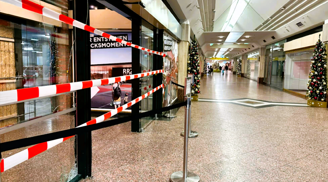 Eilmeldung! Unglaublicher Juwelenraub - Diebe rasen mit BMW durch Einkaufscenter in Mülheim an der Ruhr