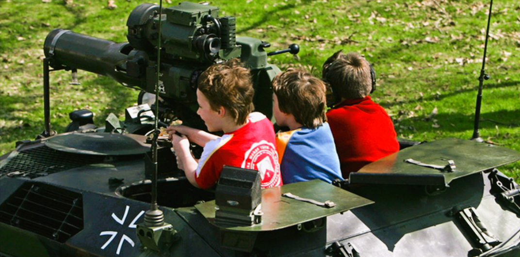 Kriegsvorbereitung in der Schule! Kinder sollen auf Ernstfall vorbereitet werden - Eltern besorgt