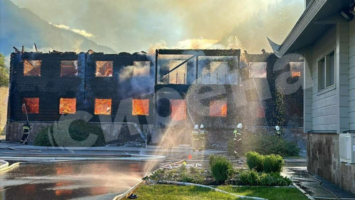 Putins Bunker-Palast brennt! Geheimer Rückzugsort von Putin enttarnt? Bunker in Altai teilweise abgebrannt