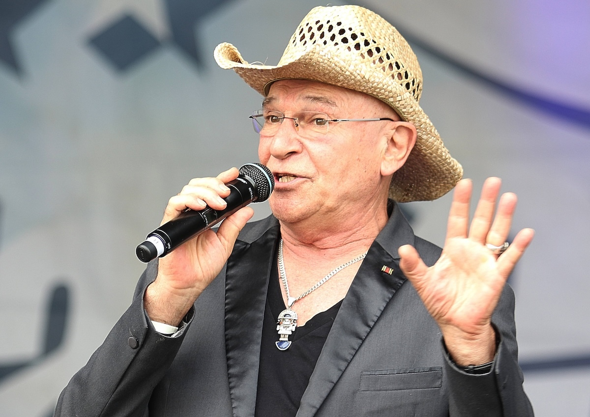 Messerüberfall auf deutschen Schlagerstar – nur Sekunden retteten ihm das Leben!