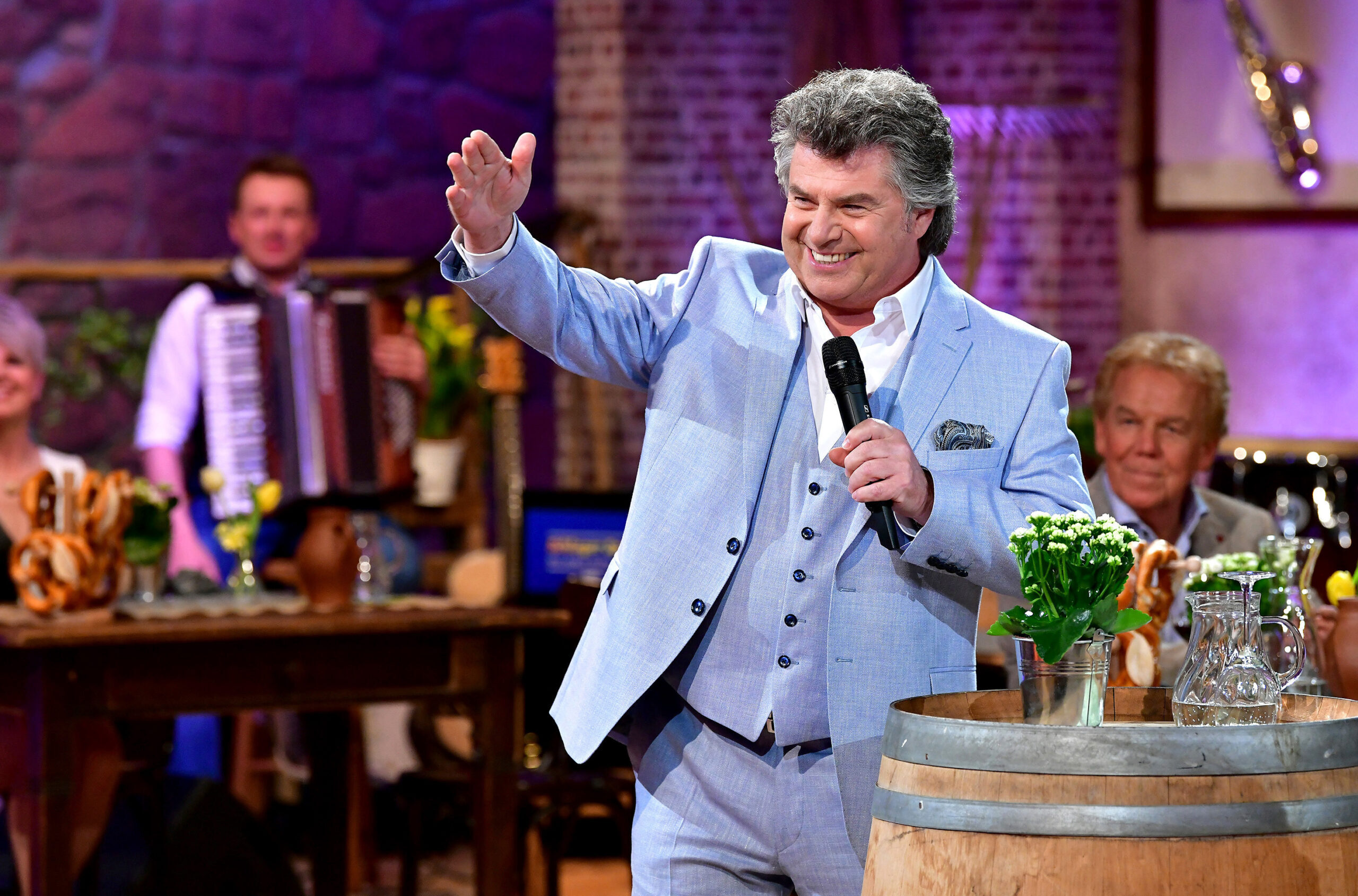 Peinlicher TV-Moment? Andy Borg stoppt Pupos innigen Publikumstanz