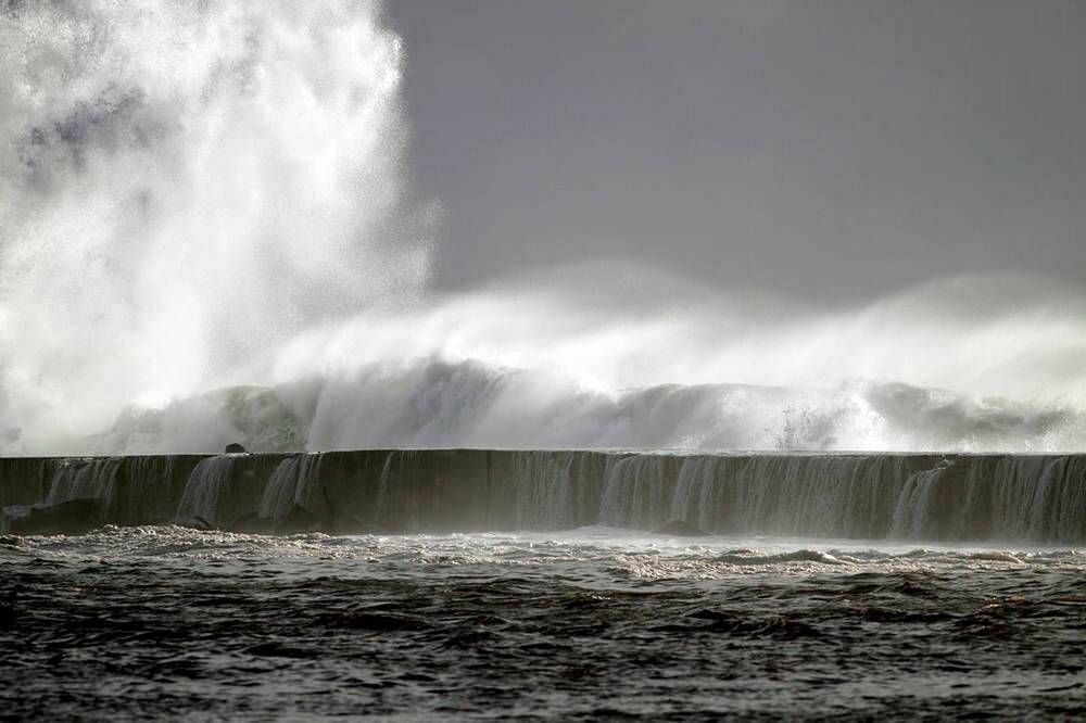 Massive Waves Sweep Tourists Out to Sea! Spanish Holiday Island Turns Nightmarish