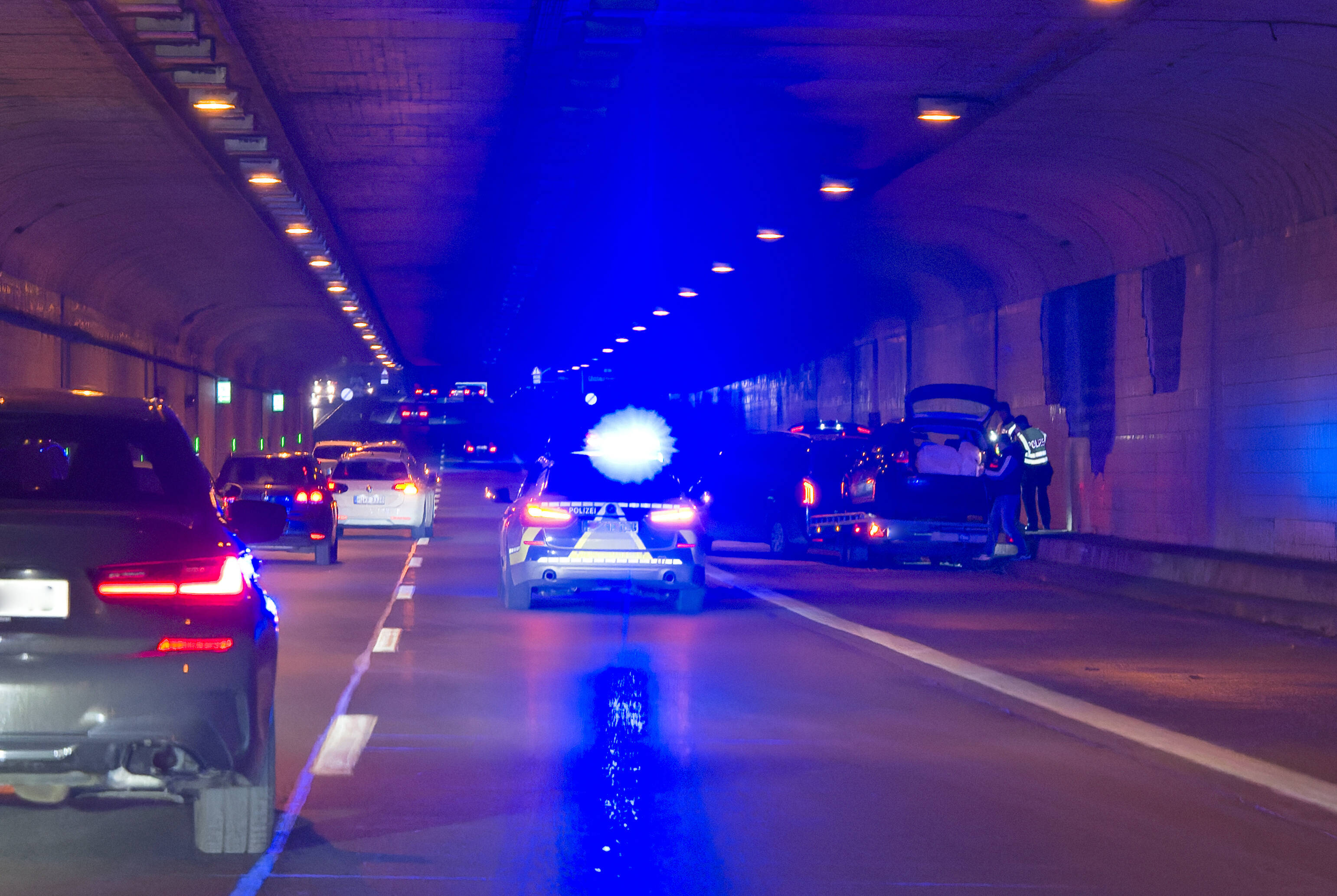 ++Terrorangriff++ Angreifer tötet Polizist, weitere verletzt - er soll  „Allahu Akbar“ gerufen haben!