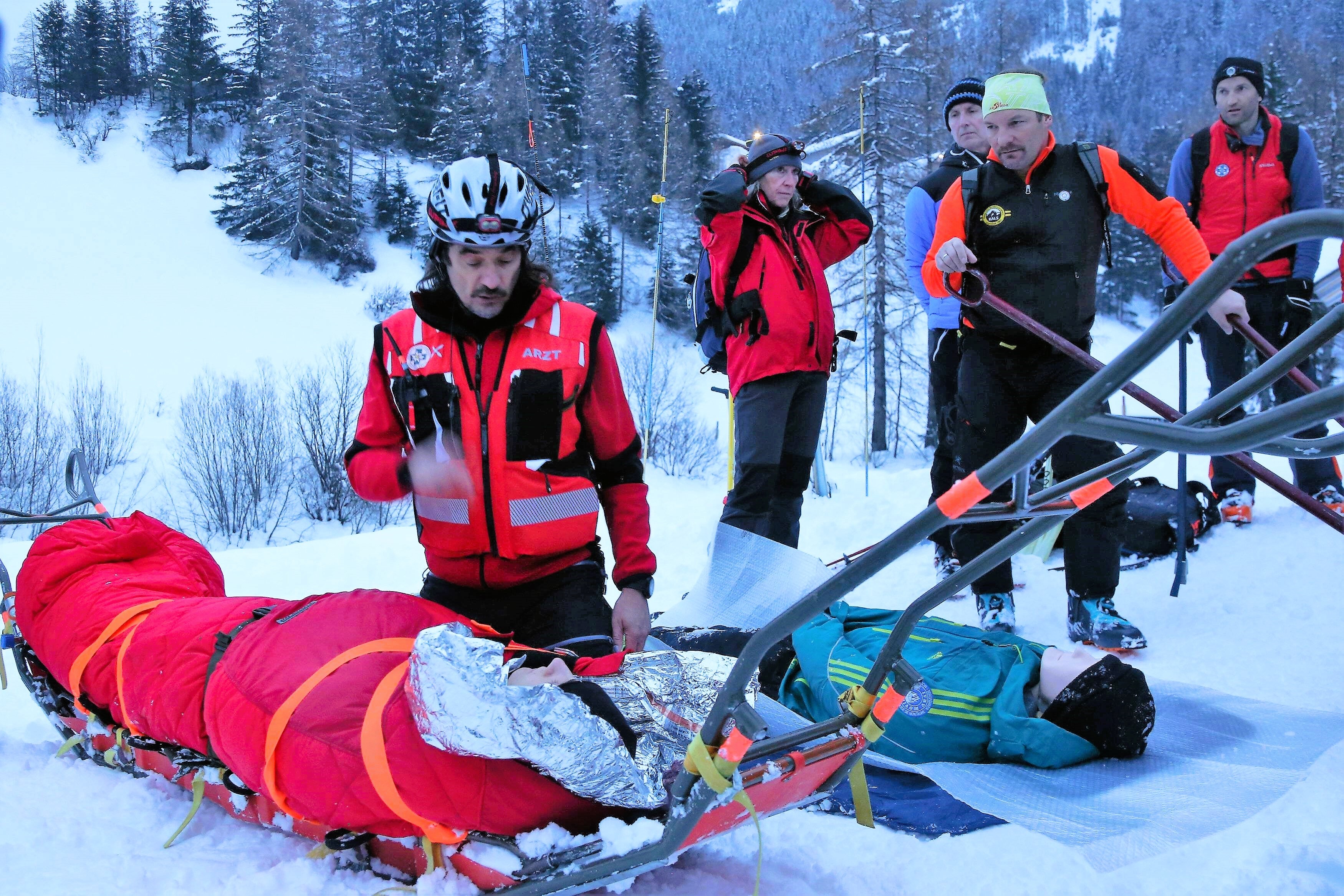 Drei deutsche Skifahrer schwer verletzt! Serie von schweren Ski-Unfällen in Österreich geht weiter