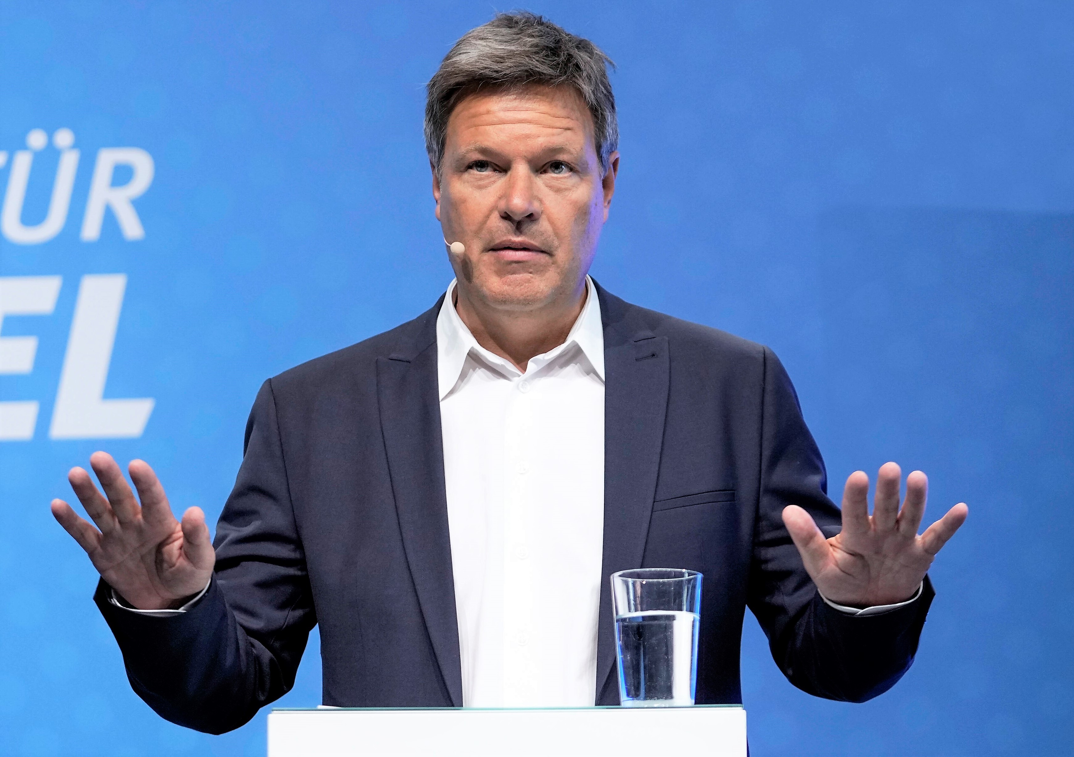 Strom-Hammer! Bundesregierung verscherbelt unsere Energie mit Verlust ins Ausland - und wir zahlen drauf!