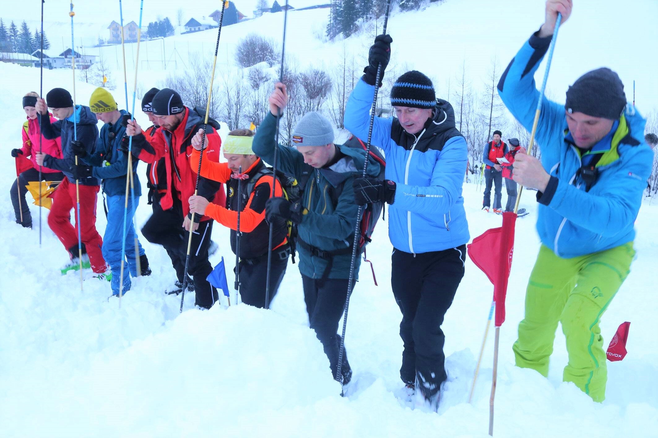 Drama in den Alpen! Skitourengeher 6 Stunden von Lawine verschüttet - dann entdecken Rettungskräfte das!