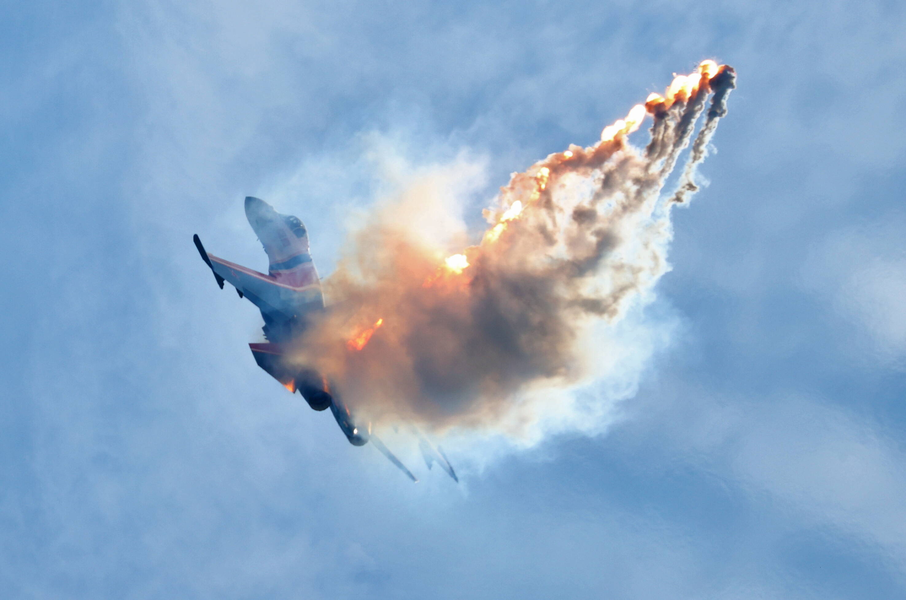  Amerikanische Luftwaffe fliegt Angriffe gegen Militärische Ziele - Nach Tod eines Amerikaners!