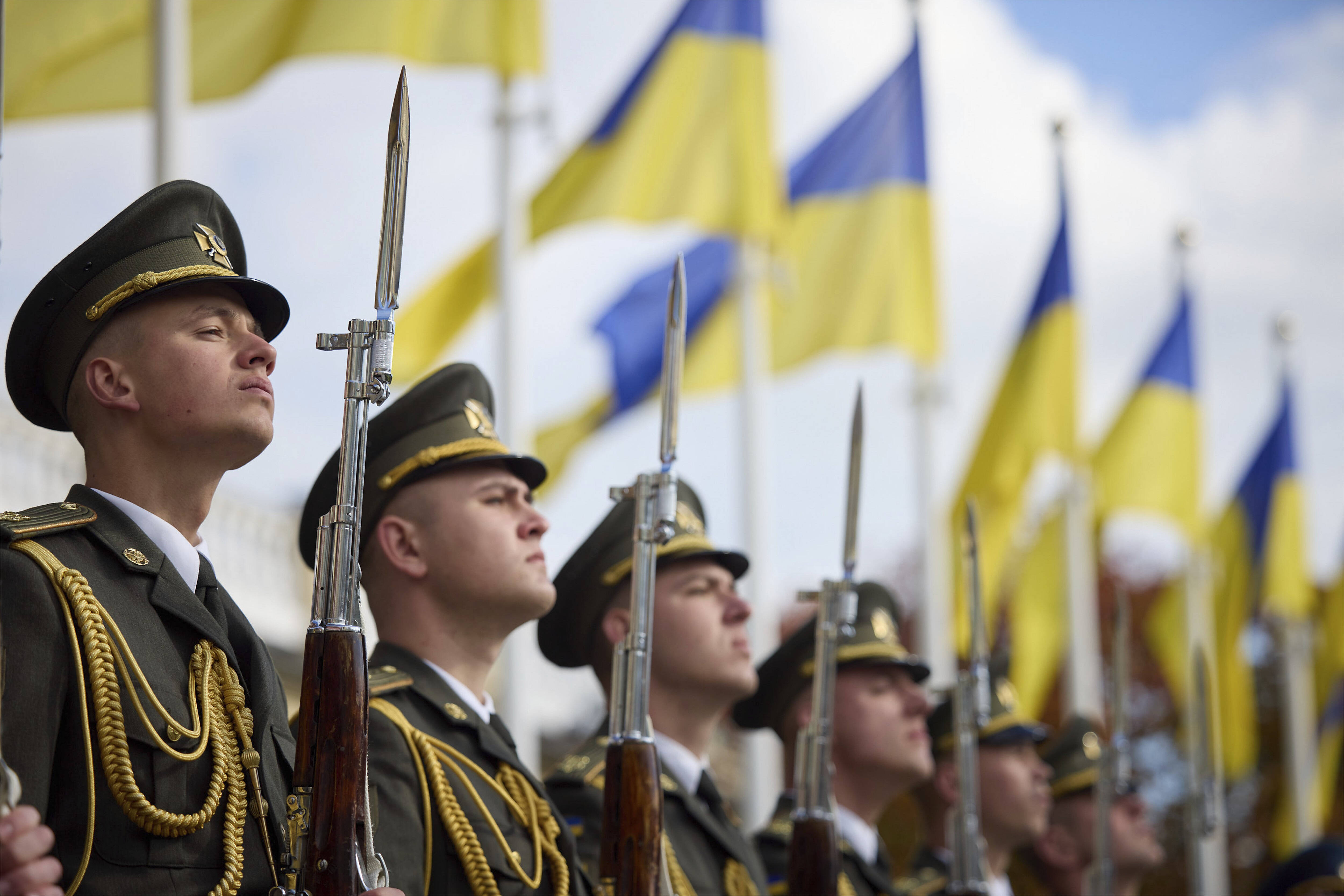 40.000 Mann für 8 neue Sturmbrigaden! Ukraine schließt geheime Vorbereitung für Gegenoffensive ab!