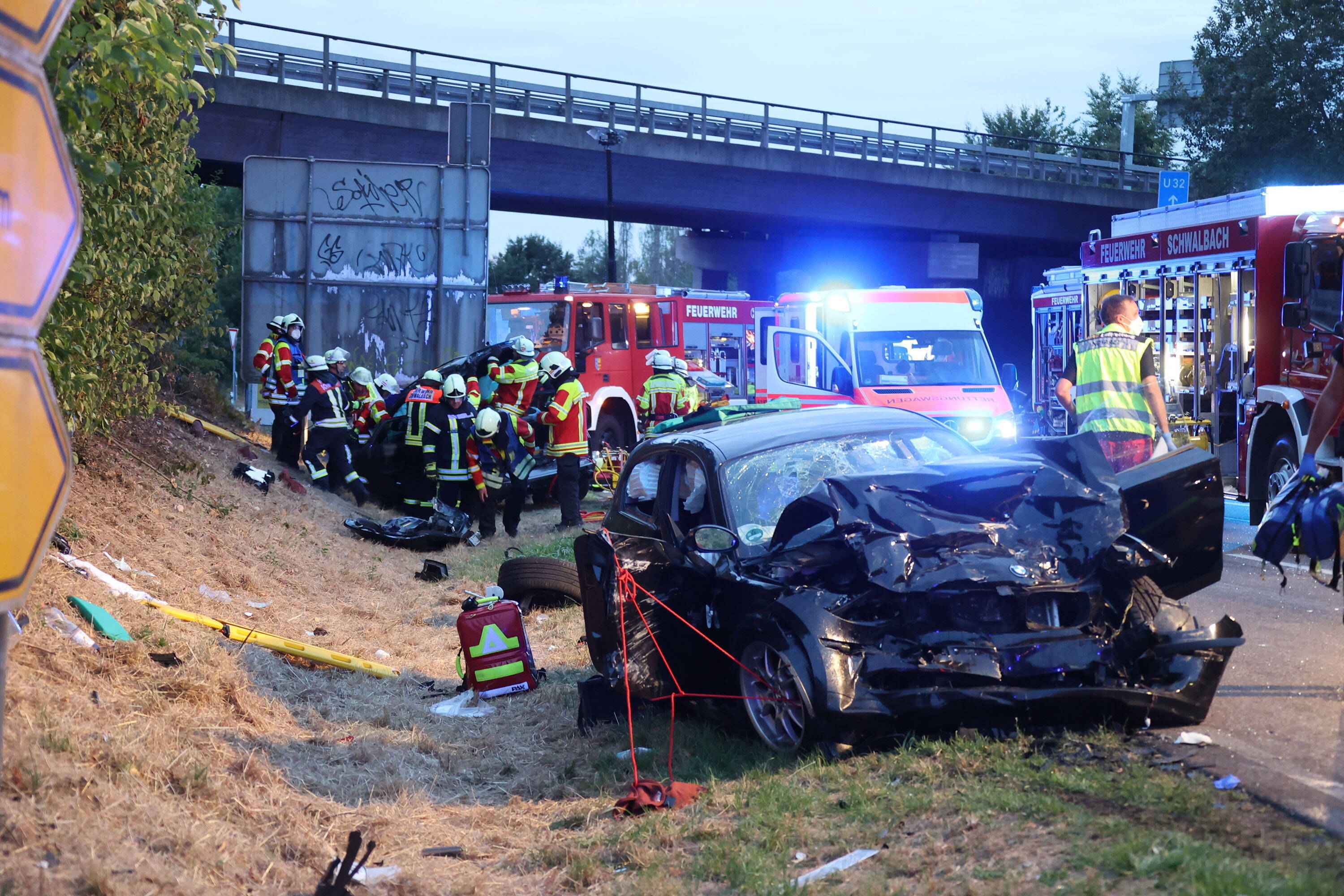 Vollsperrung! Zwei Massenkarambolagen auf der Autobahn! 13 Wagen involviert - auch Kinder betroffen!