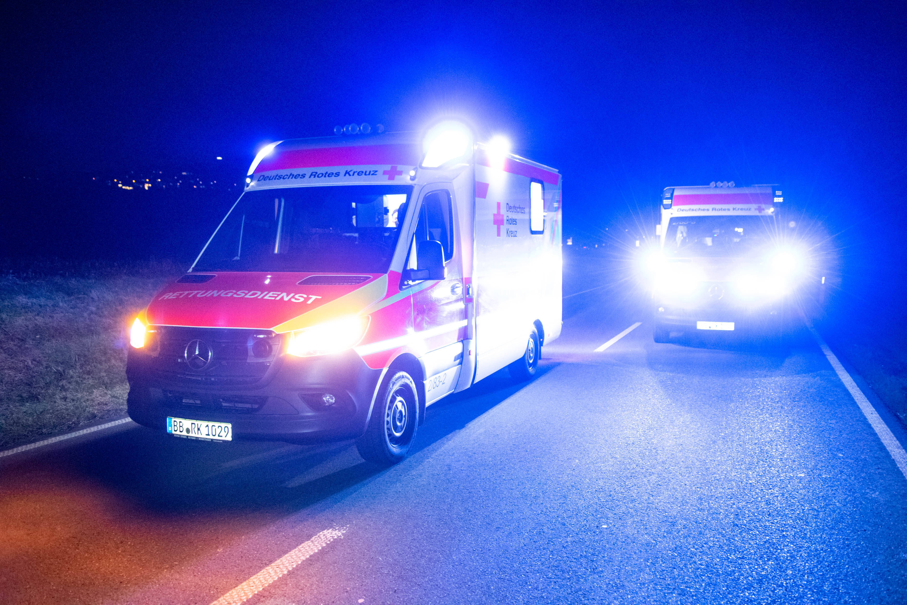 Tragödie auf Klassenfahrt: Jugendlicher stürzt von defekter Seilrutsche und verletzt sich schwer