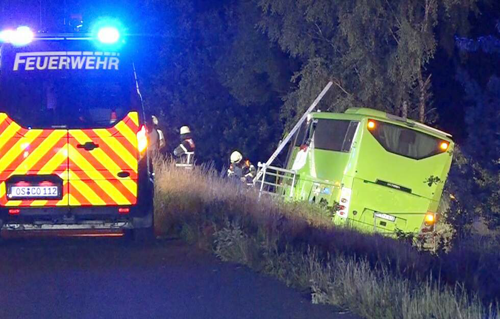 Schwerer Flixbus Unfall! 1 Todesopfer und 14 Verletze nach Zusammenstoß mit mehreren Fahrzeugen