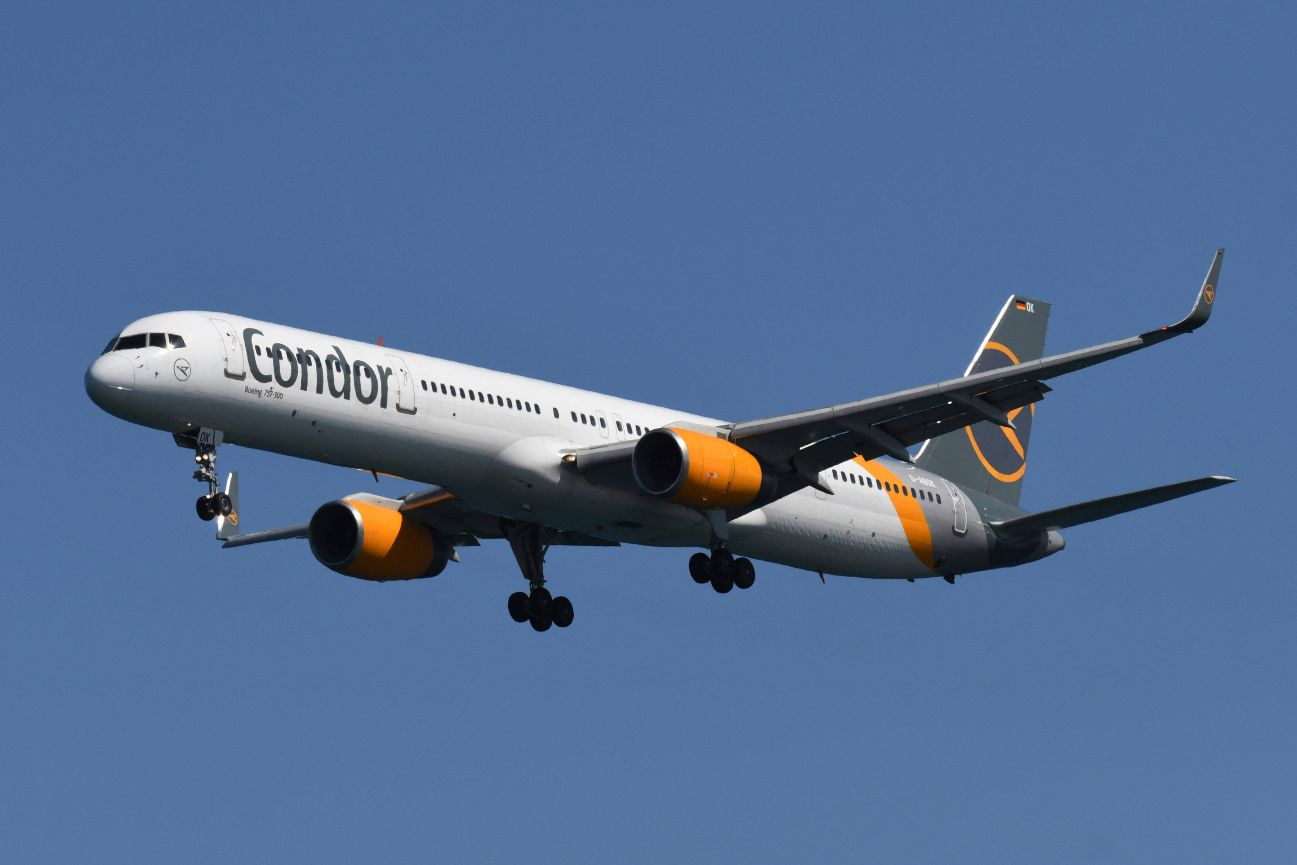 Condor-Flug muss notlanden - Schlägerei über dem Atlantik! Irre Szenen im Flieger