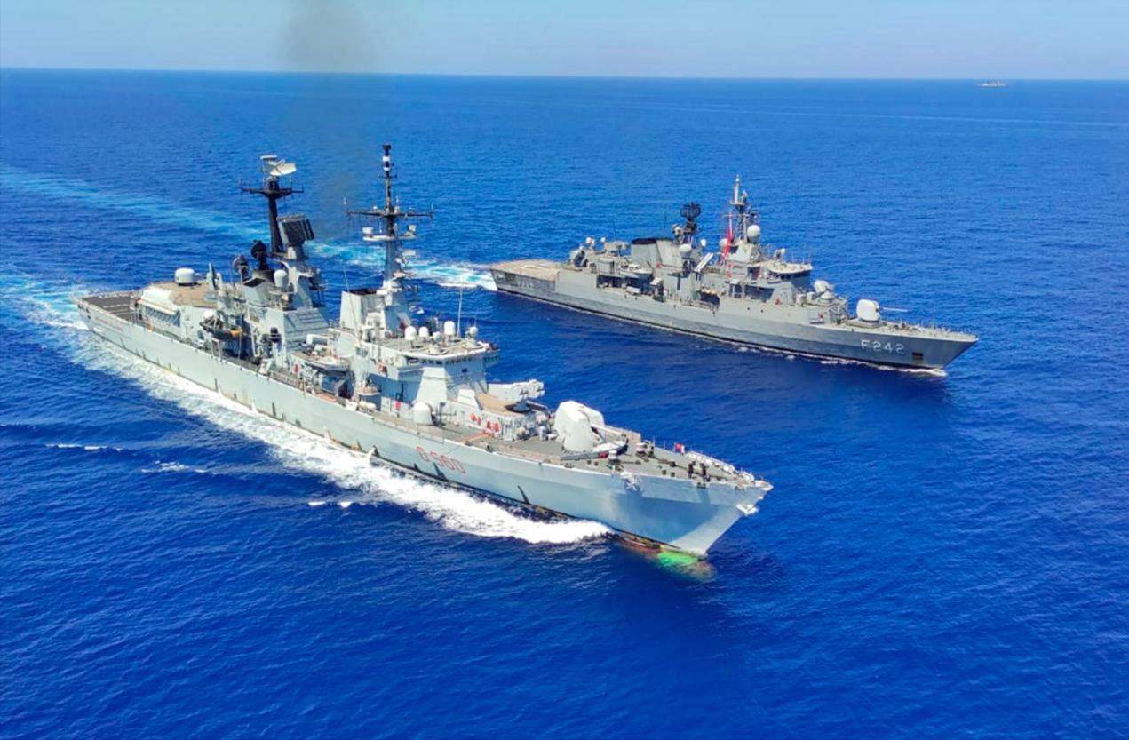 Frachter durchbrechen Russische Seeblockade! NATO-Jets schützen Schiffe auf Weg in die Ukraine!