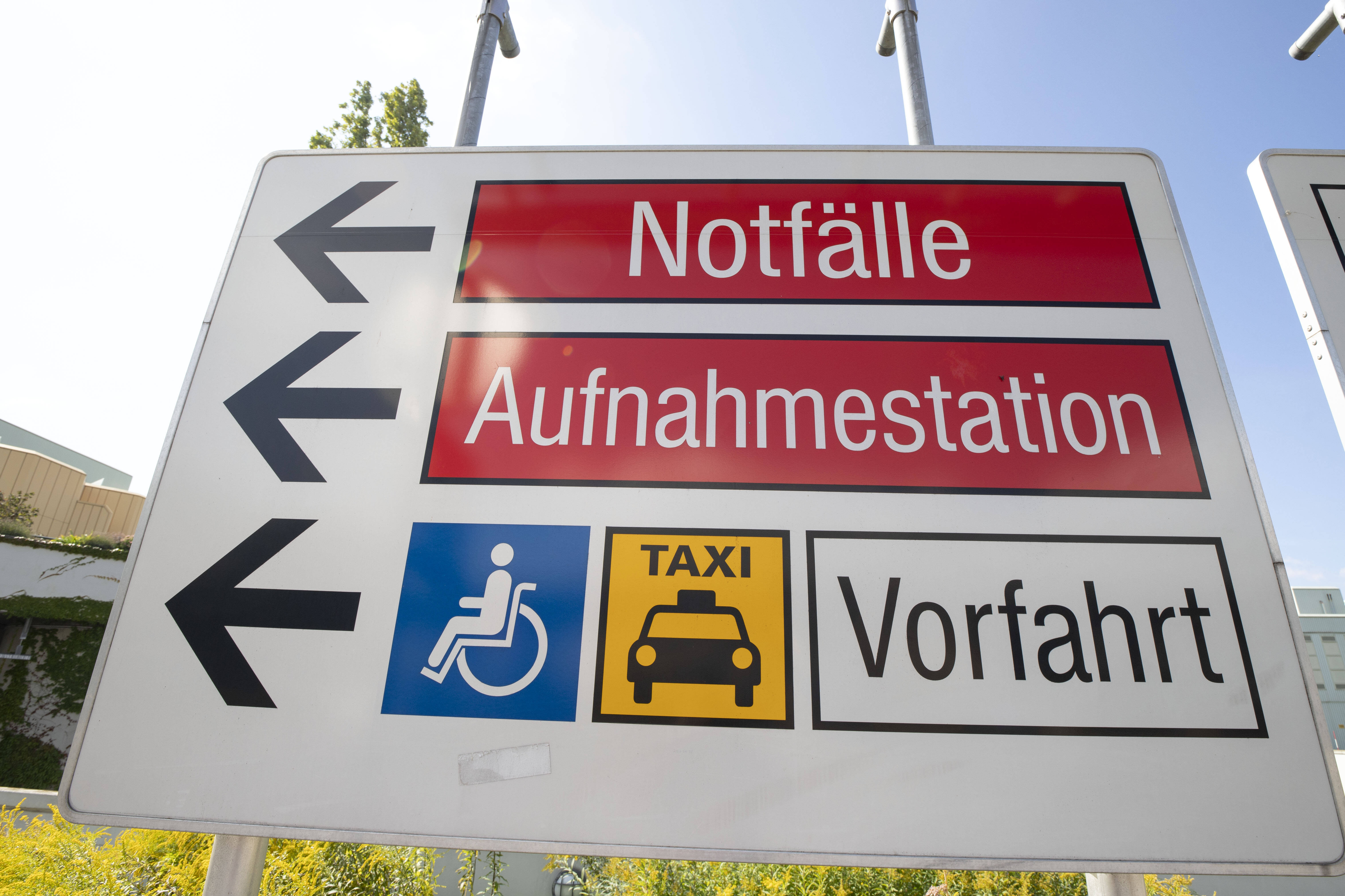 Pflegerin ersticht Rentner (82) in eigener Wohnung! Erschütternder Fall - Senior überlebte nicht!