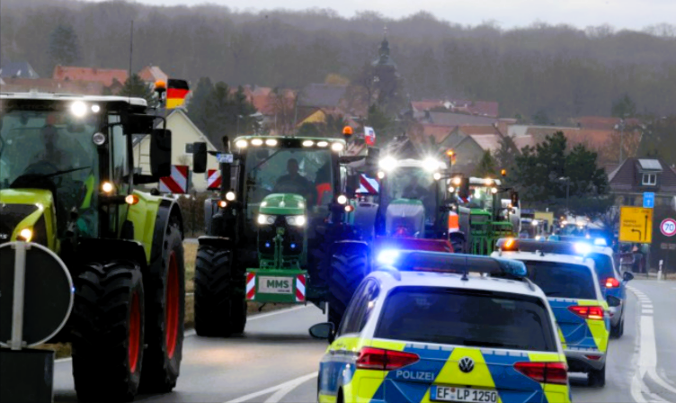 Mega-Blockade! Bauern legen deutsche Städte lahm - nichts geht mehr!