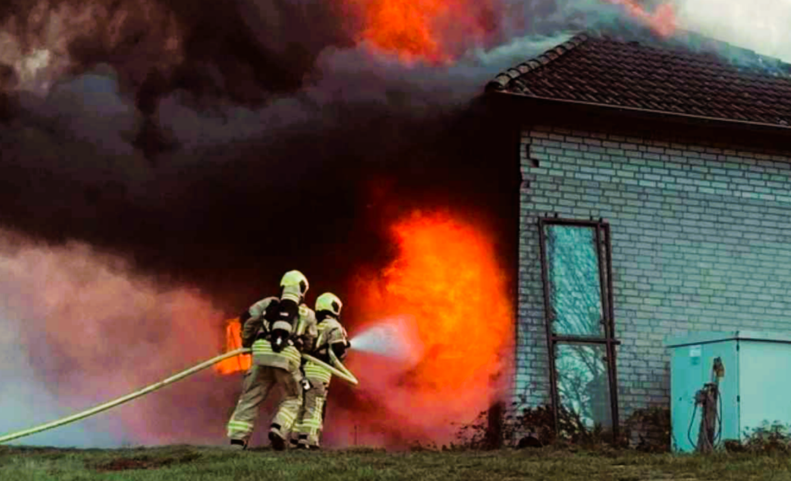 Schwere Explosion in Hademar - Einwohner müssen von Einsatzkräften evakuiert werden