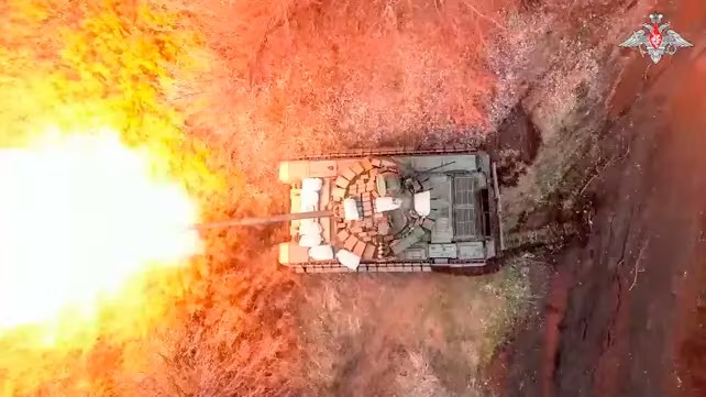 Massiver russischer Panzerangriff bei Donezk - Putins Schergen werfen fast 50 Panzer gleichzeitig in die Schlacht