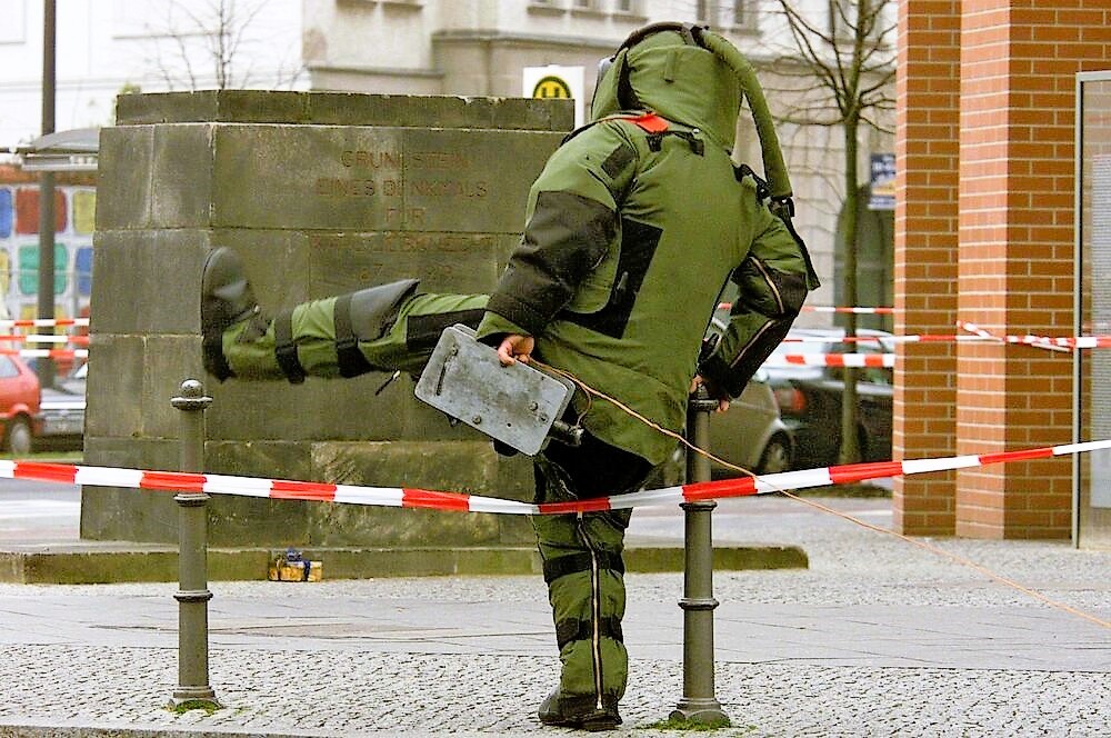 Bombe explodiert an Frankfurter Flughafen! Bombenalarm am Flughafen - Sprengsatz explodiert